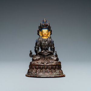A Sino-Tibetan bronze figure of Buddha Amitayus, 19th C. — photo 1