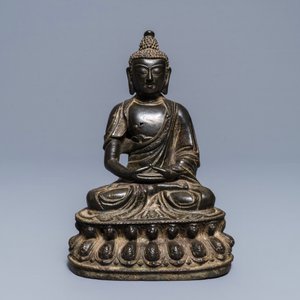 A Sino-Tibetan bronze figure of Buddha Shakyamuni, Ming — photo 2