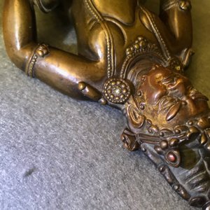 A Sino-Tibetan bronze figure of Jambhala, 17/18th C. — 照片 8
