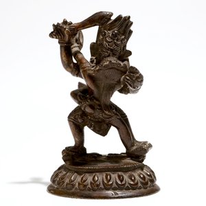 A Sino-Tibetan bronze figure of Mahakala with Sakti, 19th C. — photo 2