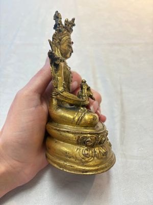 A Sino-Tibetan coral and turquoise-inlaid gilt-bronze Buddha Amitayus, 18th C. — photo 4