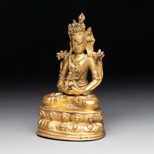 A Sino-Tibetan coral and turquoise-inlaid gilt-bronze Buddha Amitayus, 18th C. — photo 1