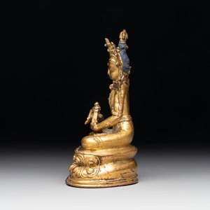 A Sino-Tibetan coral and turquoise-inlaid gilt-bronze Buddha Amitayus, 18th C. — photo 5