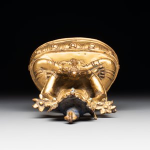 A Sino-Tibetan coral and turquoise-inlaid gilt-bronze Buddha Amitayus, 18th C. — photo 6