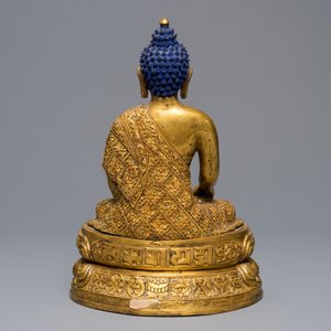 A Sino-Tibetan coral- and turquoise inlaid gilt bronze figure of Buddha, 19/20th C. — 照片 3