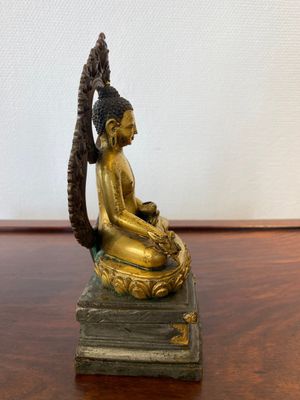 A Sino-Tibetan gilt and silvered copper alloy Medicine Buddha or Bhaishajyaguru, 19th C. — 照片 4