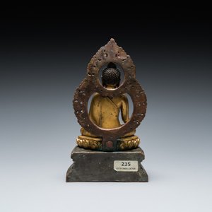 A Sino-Tibetan gilt and silvered copper alloy Medicine Buddha or Bhaishajyaguru, 19th C. — 照片 3