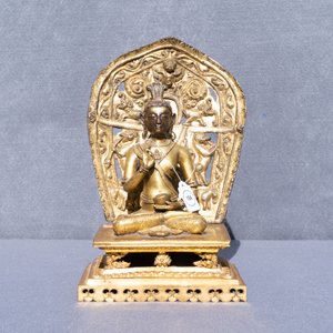 A Sino-Tibetan gilt bronze and copper repoussé figure of Buddha, 17/18th C. — 照片 30