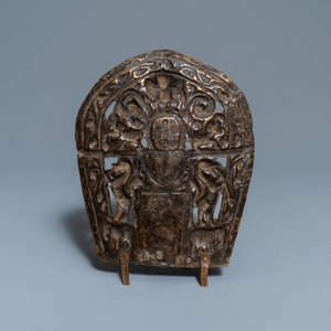 A Sino-Tibetan gilt bronze and copper repoussé figure of Buddha, 17/18th C. — 照片 8