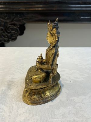 A Sino-Tibetan gilt bronze Buddha Amitayus, 18th C. — photo 3