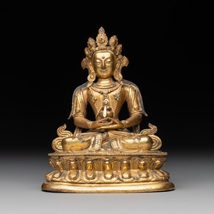 A Sino-Tibetan gilt bronze Buddha Amitayus, 18th C. — photo 1
