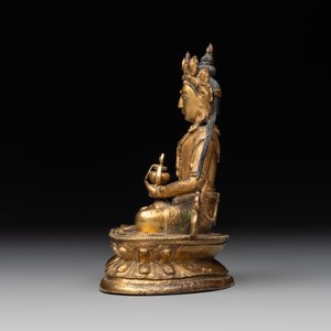 A Sino-Tibetan gilt bronze Buddha Amitayus, 18th C. — photo 4