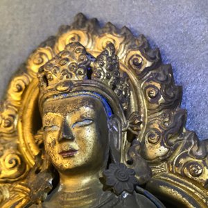 A Sino-Tibetan gilt bronze figure of Amitayus, dated 1770, Qianlong — 照片 9