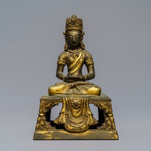 A Sino-Tibetan gilt bronze figure of Amitayus, Qianlong — 照片 1