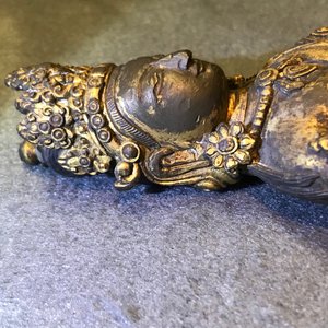 A Sino-Tibetan gilt bronze figure of Amitayus, Qianlong — 照片 12