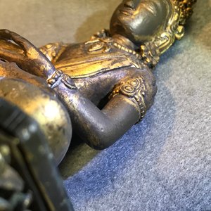 A Sino-Tibetan gilt bronze figure of Amitayus, Qianlong — 照片 16