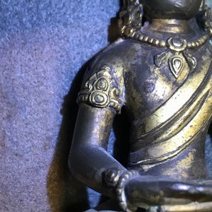 A Sino-Tibetan gilt bronze figure of Amitayus, Qianlong — 照片 7