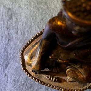 A Sino-Tibetan gilt bronze figure of Buddha, 16/17th C. — photo 14