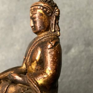 A Sino-Tibetan gilt bronze figure of Buddha, 16/17th C. — photo 19