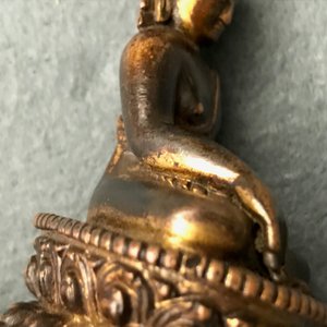 A Sino-Tibetan gilt bronze figure of Buddha, 16/17th C. — photo 21