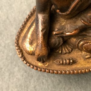 A Sino-Tibetan gilt bronze figure of Buddha, 16/17th C. — photo 26