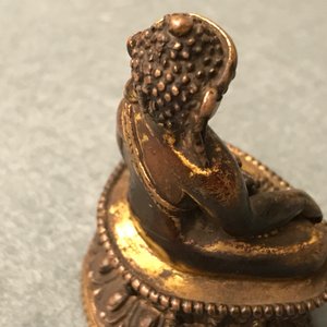 A Sino-Tibetan gilt bronze figure of Buddha, 16/17th C. — photo 30