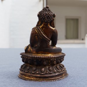 A Sino-Tibetan gilt bronze figure of Buddha, 16/17th C. — photo 10