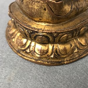 A Sino-Tibetan gilt bronze figure of Buddha, 17/18th C. — photo 20