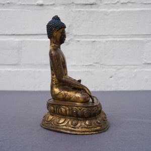 A Sino-Tibetan gilt bronze figure of Buddha, 17/18th C. — photo 9
