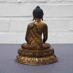 A Sino-Tibetan gilt bronze figure of Buddha, 17/18th C. — photo 10
