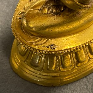 A Sino-Tibetan gilt bronze figure of Buddha, 18th C. — 照片 19