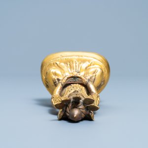 A Sino-Tibetan gilt bronze figure of Buddha, 18th C. — 照片 6