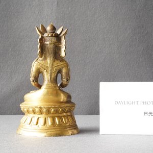 A Sino-Tibetan gilt bronze figure of Buddha, 18th C. — 照片 9