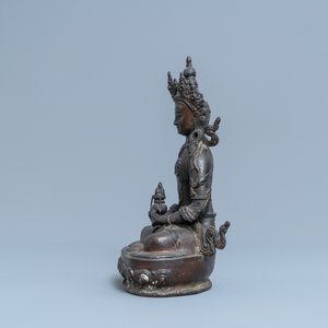 A Sino-Tibetan gilt bronze figure of Buddha, 19th C. — 照片 4