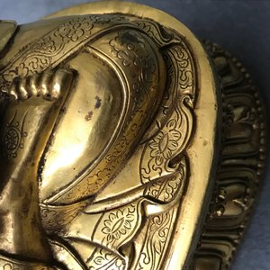 A Sino-Tibetan gilt bronze figure of Buddha Shakyamuni, 17/18th C. — 照片 23