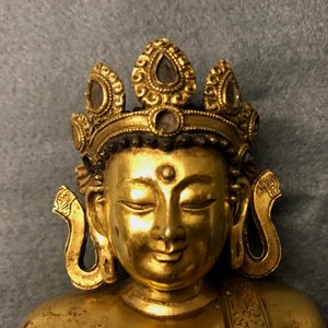 A Sino-Tibetan gilt bronze figure of Buddha Shakyamuni, 17/18th C. — 照片 7