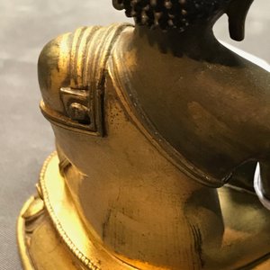 A Sino-Tibetan gilt bronze figure of Buddha Shakyamuni, 17/18th C. — photo 13