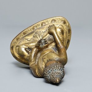 A Sino-Tibetan gilt bronze figure of Buddha Shakyamuni, 18th C. — photo 6