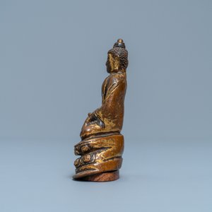 A Sino-Tibetan gilt bronze figure of Buddha Shakyamuni, Ming — 照片 5