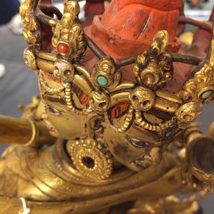 A Sino-Tibetan gilt bronze figure of Chakrasamvara, 17/18th C. — photo 18