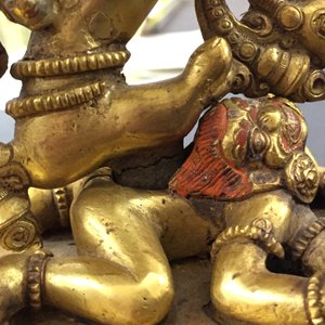 A Sino-Tibetan gilt bronze figure of Chakrasamvara, 17/18th C. — photo 22