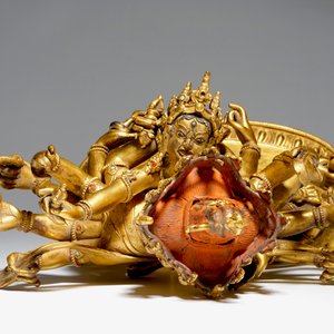 A Sino-Tibetan gilt bronze figure of Chakrasamvara, 17/18th C. — photo 6