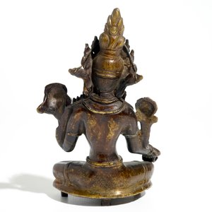 A Sino-Tibetan gilt bronze figure of Green Tara (Syamatara), 17/18th C. — photo 3