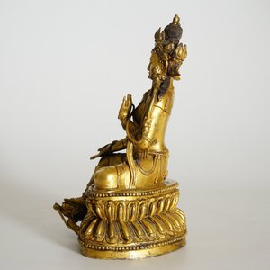 A Sino-Tibetan gilt bronze figure of Green Tara (Syamatara), 18/19th C. — photo 9
