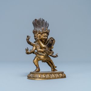 A Sino-Tibetan gilt bronze figure of Hayagriva, 18/19th C. — 照片 1