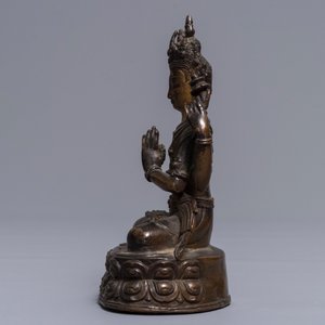 A Sino-Tibetan gilt bronze figure of the four-armed Avalokiteshvara, 18th C. — 照片 4