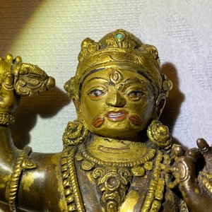 A Sino-Tibetan gilt bronze figure of Vajrapani, 17/18th C. — photo 12