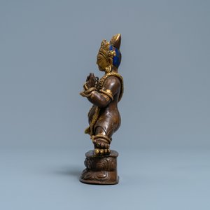 A Sino-Tibetan gilt bronze figure of Vajrapani, 17/18th C. — photo 2
