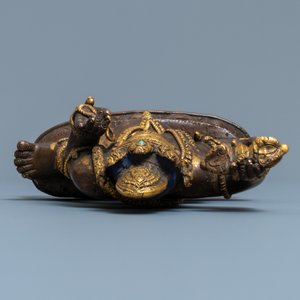 A Sino-Tibetan gilt bronze figure of Vajrapani, 17/18th C. — photo 5