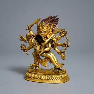 A Sino-Tibetan gilt bronze group of Mahakala and his consort Yab-Yum, 19th C. — photo 1